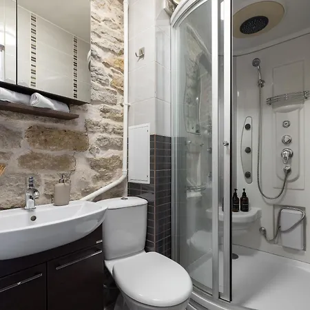 Old Town Design - 3 Min To Christmas Market Apartment